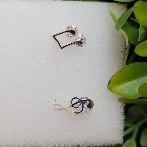 925 Silver Dainty Zircon Musical Note Treble Clef Stud - Picture 13 of 16